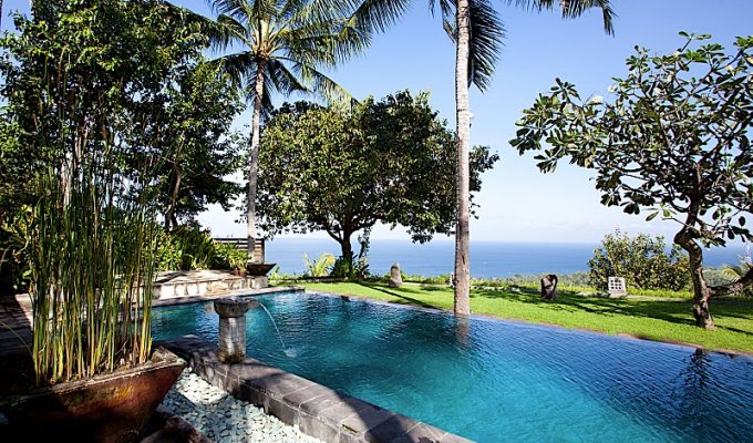 Lombok villa Rental in a resort