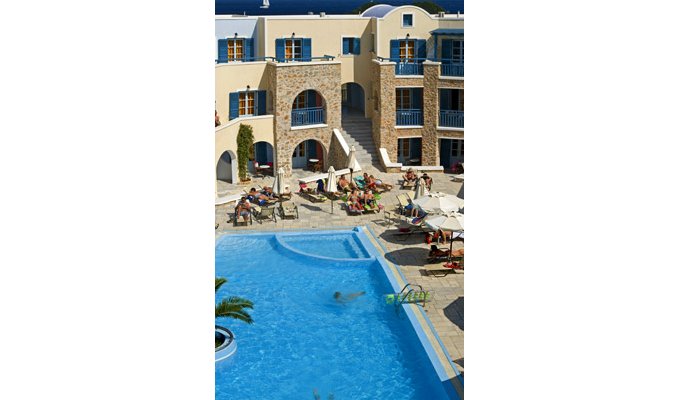 Your stay in Cyclades, Accommodation 8j / 7 nights hotel accommodation with breakfast in standard room. Aegean Plaza Hotel. 