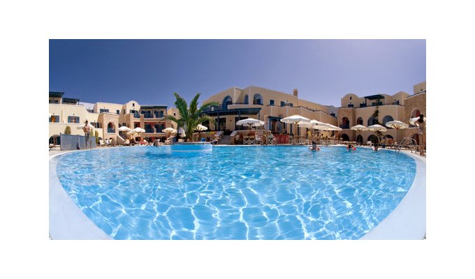 Your stay in Cyclades, Accommodation 8j / 7 nights hotel accommodation with breakfast in standard room. Aegean Plaza Hotel. 