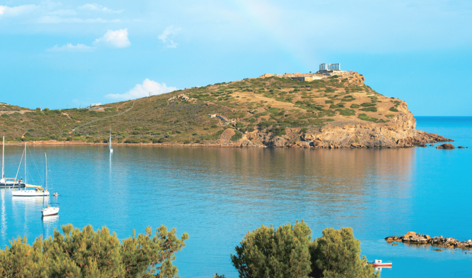 Your stay near Athens, seaside, shelter 8j / 7 nights hotel accommodation with breakfast in a bungalow overlooking the sea Grecotel Cape Sounion. 