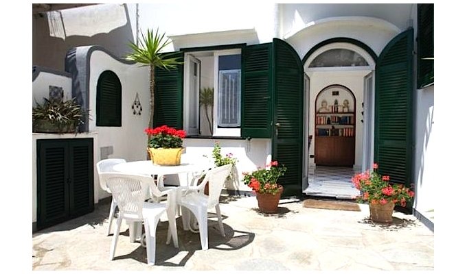 CAPRI HOLIDAY RENTALS - Charming House vacation Rentals in a residential area - Italy