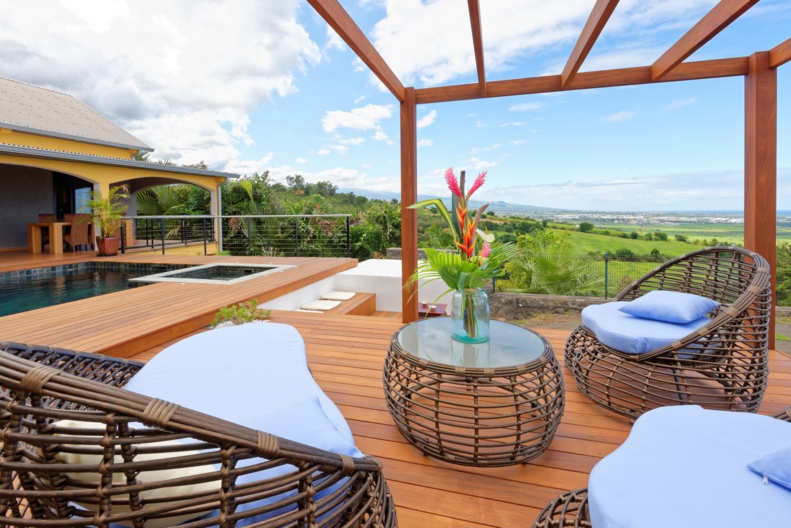 Reunion Island Villa Holiday Rental overlooking the sea and 10 minutes