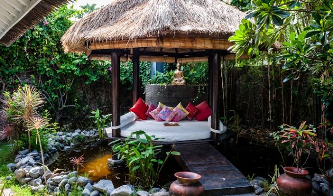 Seminyak Bali villa rental close to the beach with breakfast included
