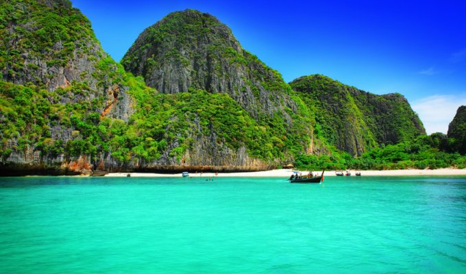 Motor Yacht rental for private cruise in Thailand