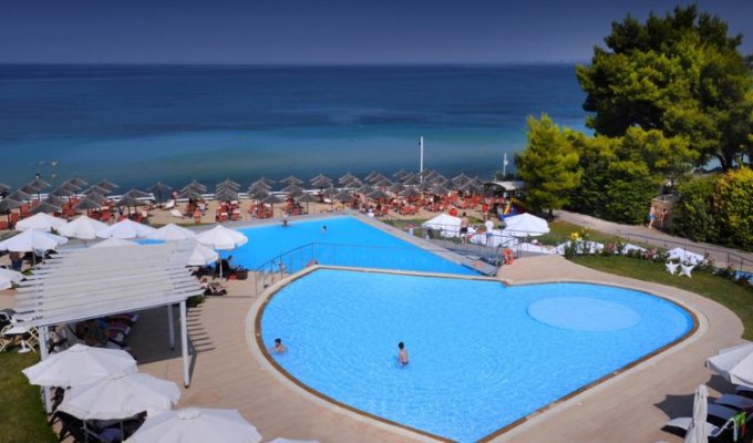 Your stay in Greece, accommodation 8j/7 nights at the All-Inclusive hotel in standard room.