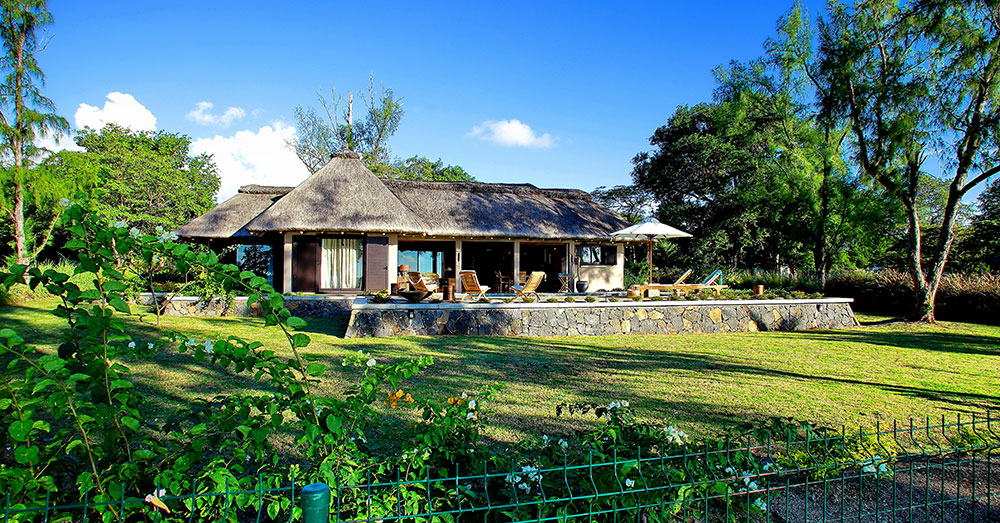 Mauritius villa rentals in Black River overlooking the bay with a[....]