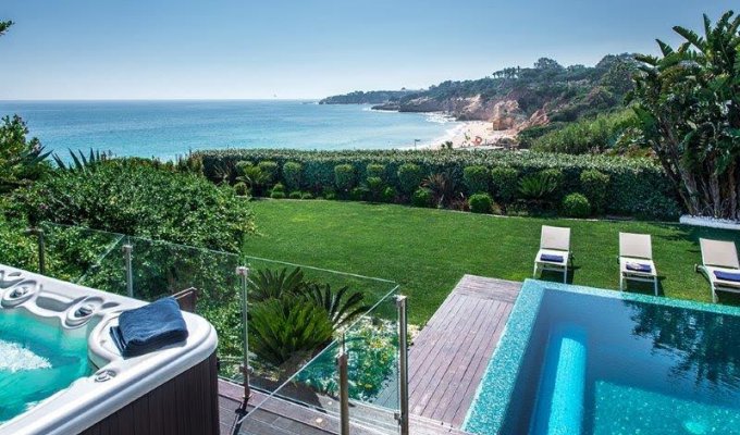 Albufeira Portugal Luxury Villa Holiday Rental with private infinity pool & staff and direct access to the beach, Algarve