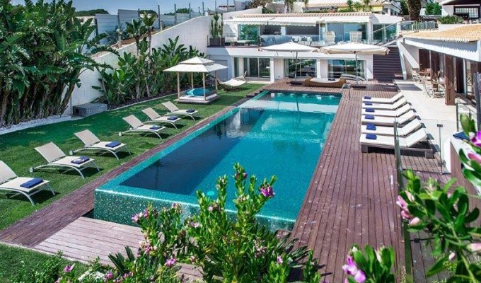 Albufeira Portugal Luxury Villa Holiday Rental with private infinity pool & staff and direct access to the beach, Algarve