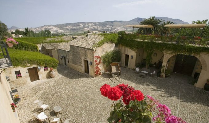 SICILY HOLIDAY VILLA RENTALS - Luxury Villa Vacation Rentals with pool near Trapani