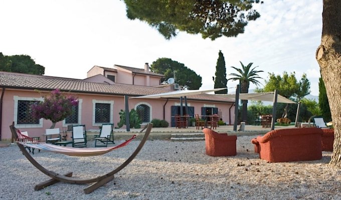 SICILY HOLIDAY VILLA RENTALS - Luxury Villa Vacation Rentals with private pool near Trapani