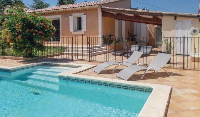  Provence villa rentals Avignon with private pool