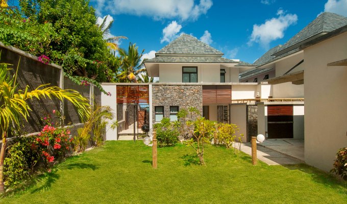 Mauritius Beachfront Villa Rentals in Pointe d'Esny with staff