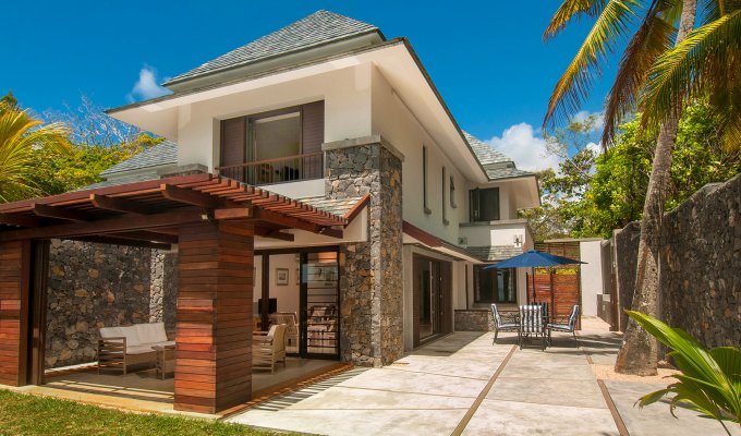 Mauritius Beachfront Villa Rentals in Pointe d'Esny with staff