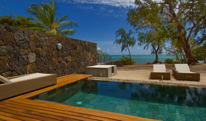 Mauritius Beachfront Villa Rentals in Roches Noires East Coast with staff