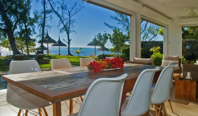 Mauritius Beachfront Villa Rentals in Roches Noires East Coast with staff