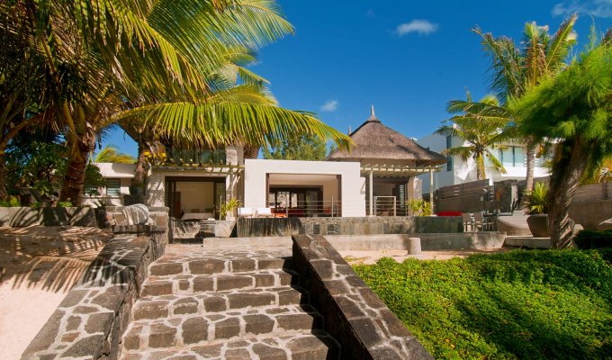 Mauritius Beachfront Villa Rentals in Poste Lafayette with staff East Coast