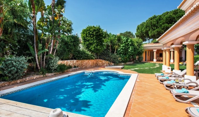 Vale do Lobo Luxury Villa Holiday Rental is 10min walking from the beach and the Royal Golf course, Algarve