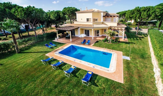 Algarve Portugal Villa Holiday Rental Vilamoura overlooking the golf course and close to the marina