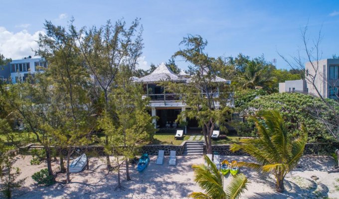 Mauritius beachfront villa rentals close to Belle Mare private pool