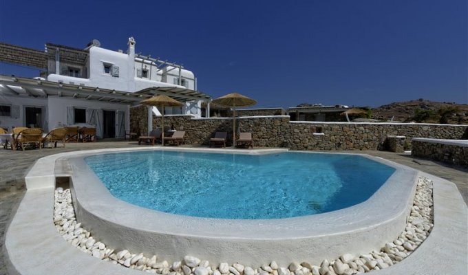 Greece Mykonos villa vacation rentals near the Kalafatis beach