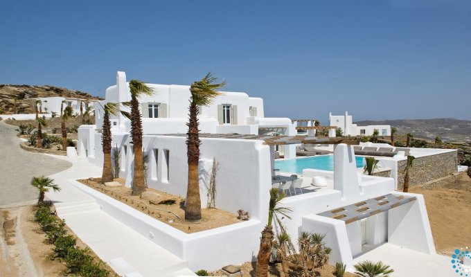 Greece Villa Vacation rentals Mykonos overlooking the city and the Aegean Sea 