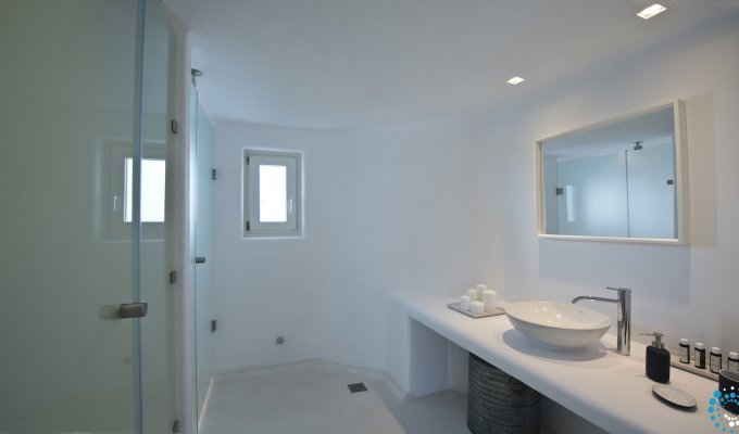 Greece Villa Vacation rentals Mykonos overlooking the city and the Aegean Sea 