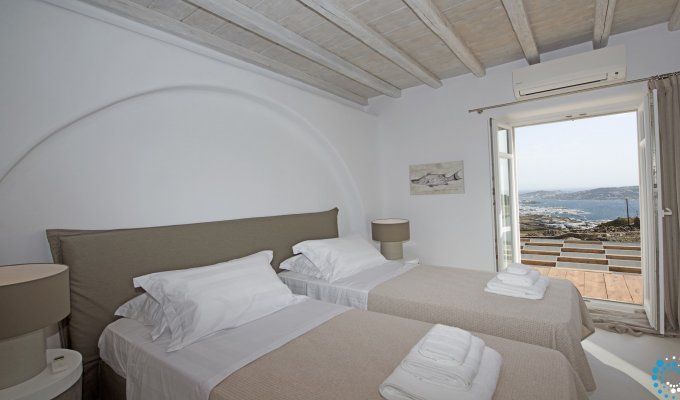 Greece Villa Vacation rentals Mykonos overlooking the city and the Aegean Sea 