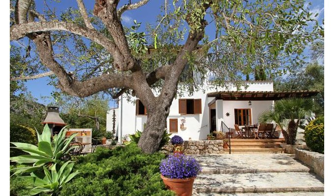 Majorca villa rental with private swimming pool and close to the historic town- Pollença (Balearic Islands)