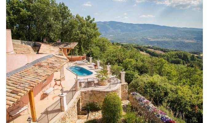 Provence Luberon luxury villa rentals with private pool & staff chef