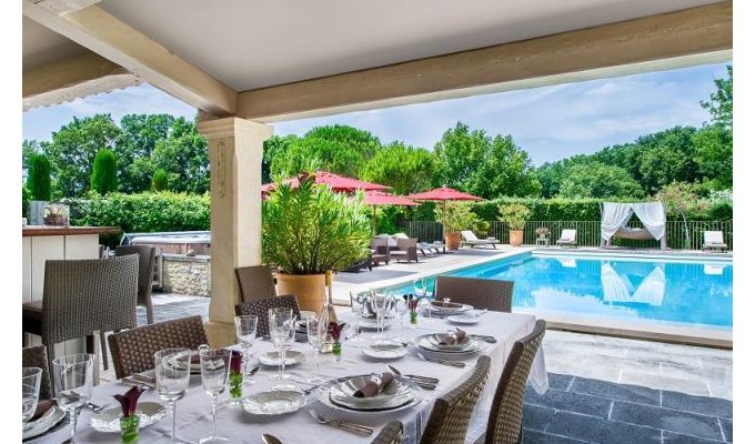 Saint Remy de Provence luxury villa rentals with private pool & staff chef