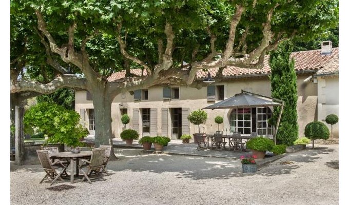 Saint Remy de Provence luxury villa rentals with private pool & staff chef