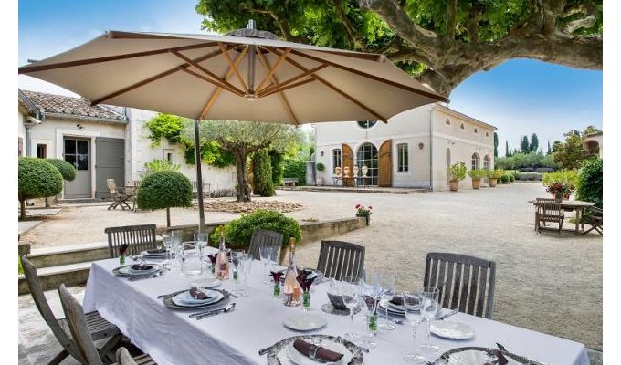 Saint Remy de Provence luxury villa rentals with private pool & staff chef