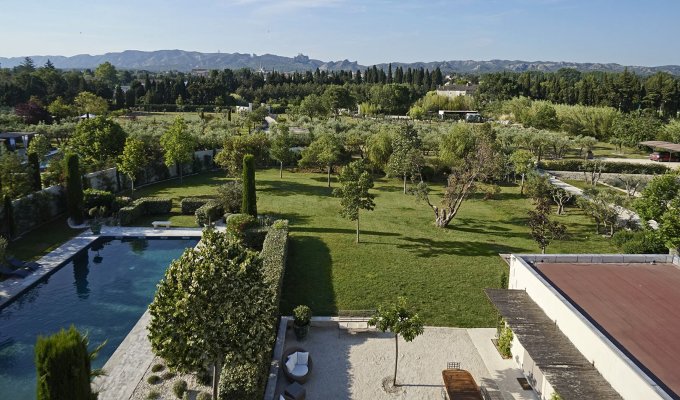 Saint Remy de Provence luxury villa rentals with private pool & staff chef