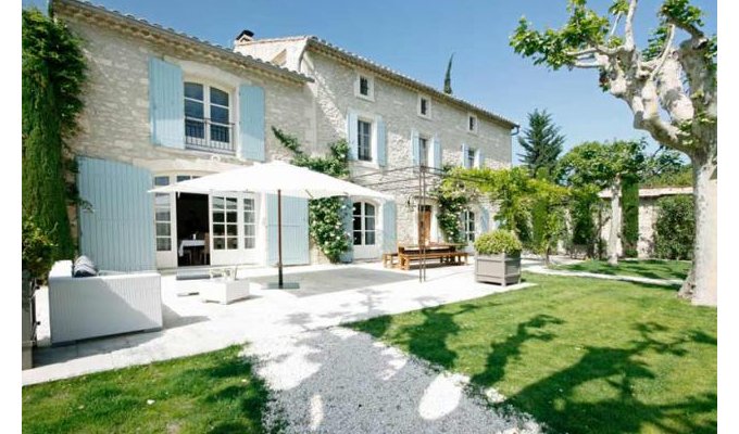 Saint Remy de Provence luxury villa rentals with private pool & staff