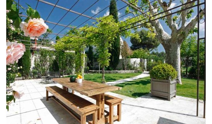 Saint Remy de Provence luxury villa rentals with private pool & staff