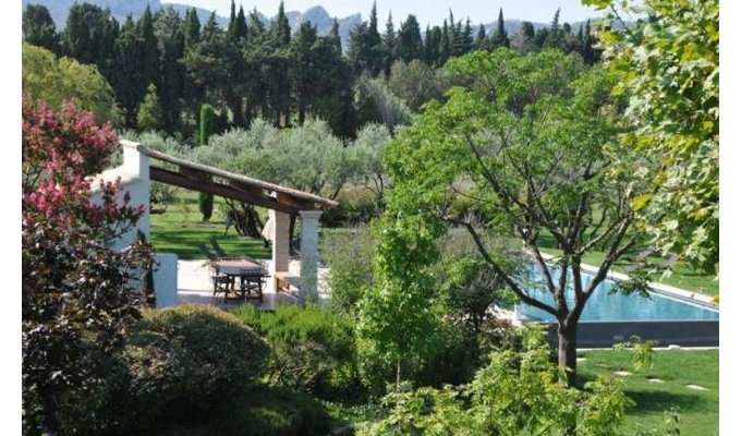 Saint Remy de Provence luxury villa rentals with private pool & staff