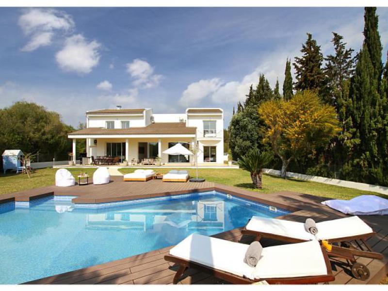 Mallorca luxury villa rental with private swimming pool and close[....]