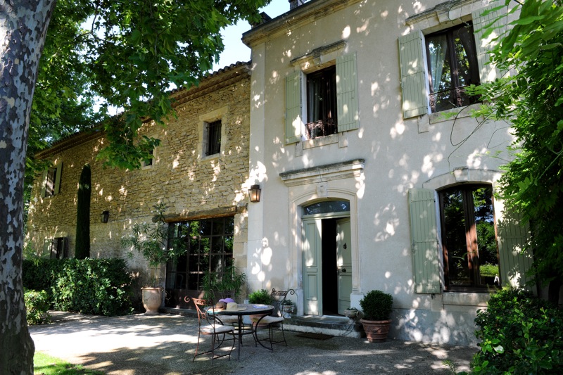 Provence luxury villa rentals Avignon with private pool