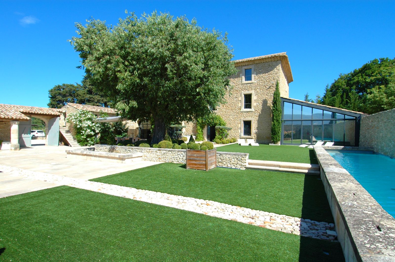 Provence Luberon luxury villa rentals with heated private pool near[....]