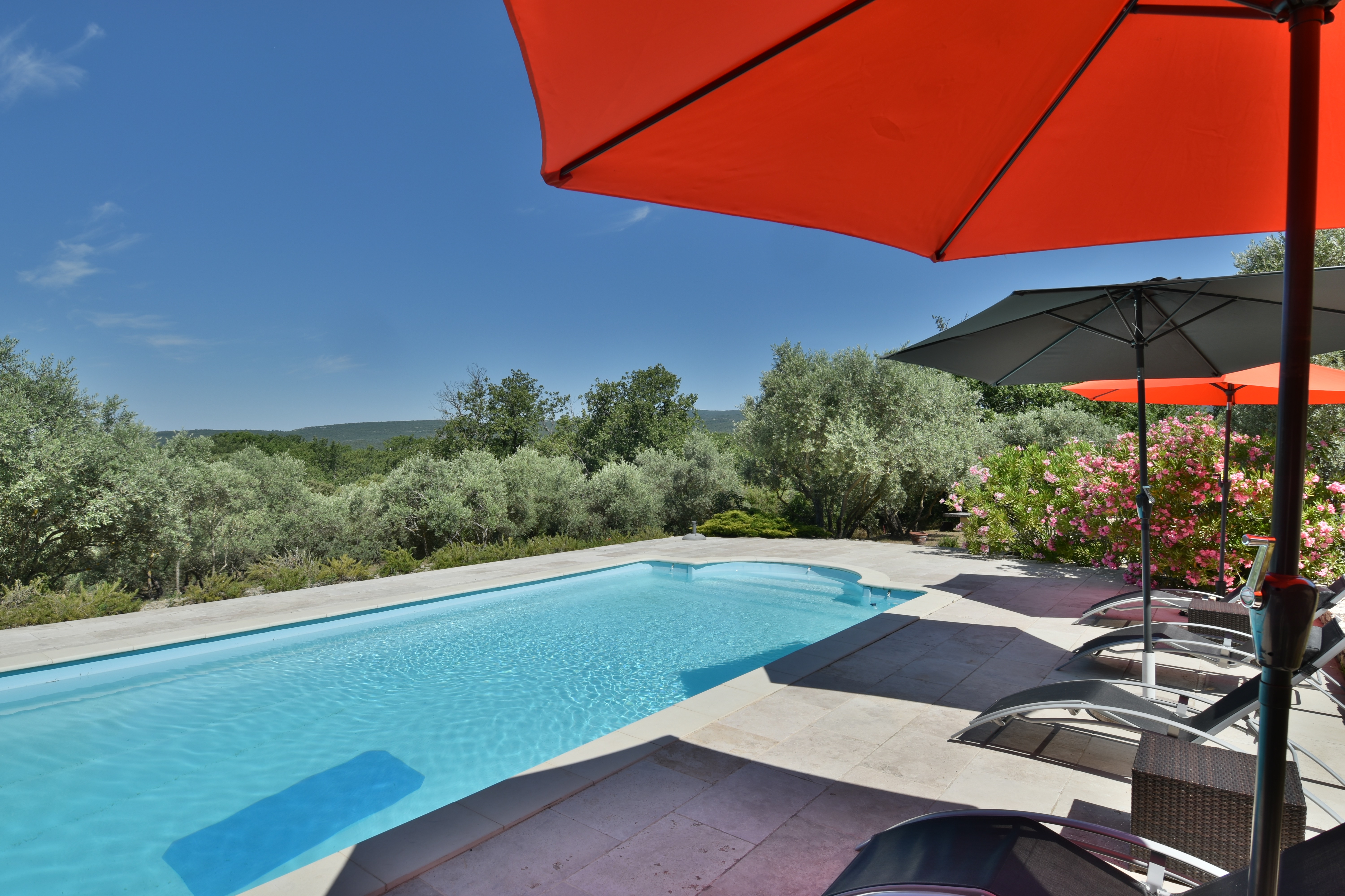 Provence Luberon luxury villa rentals with heated private pool