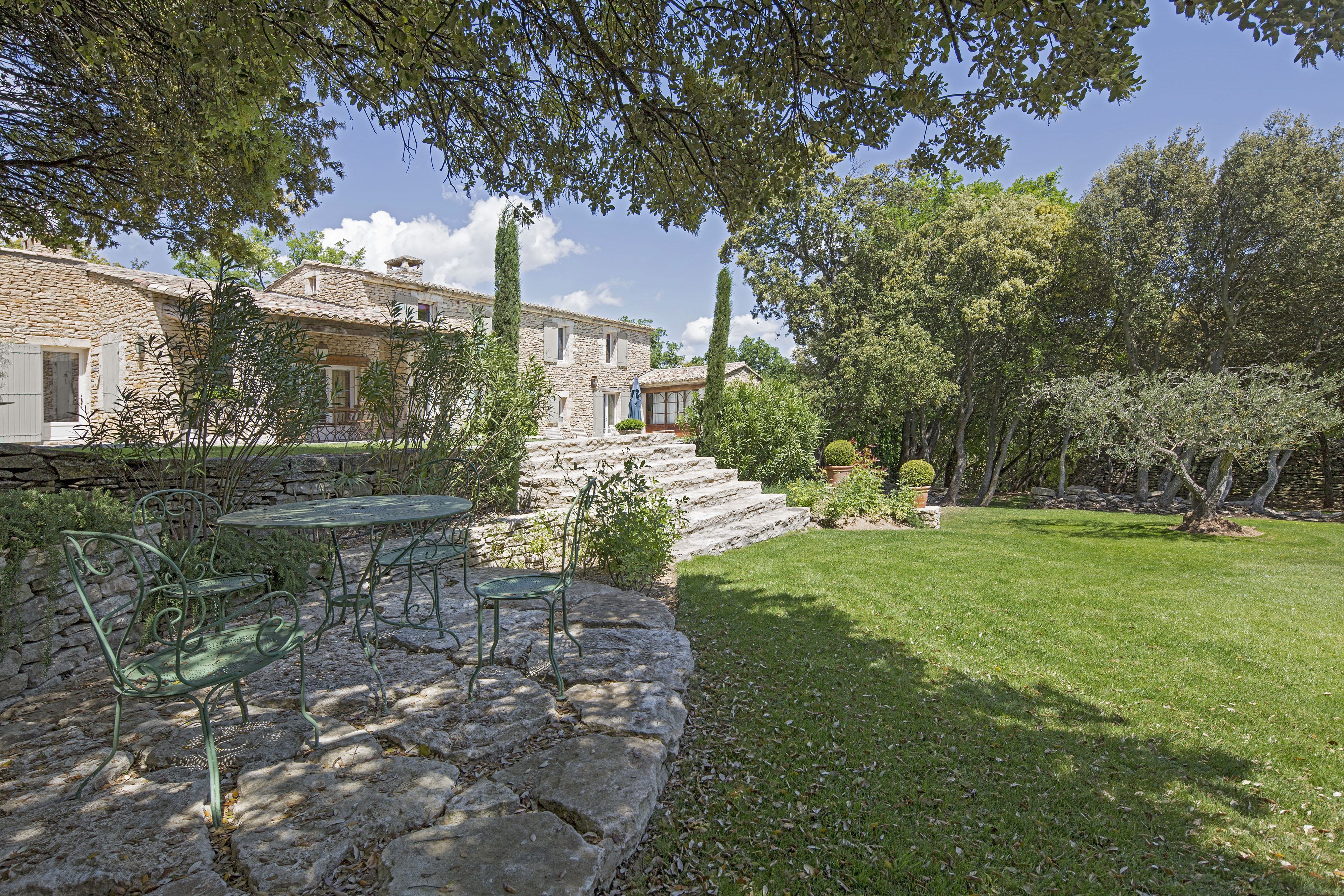 Provence Luberon luxury villa rentals with heated private pool near[....]