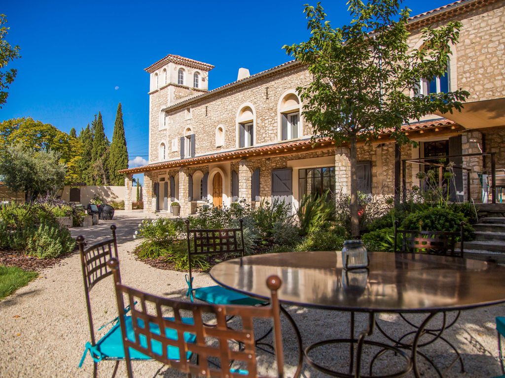 Saint Remy de Provence luxury villa rentals with heated private pool[....]