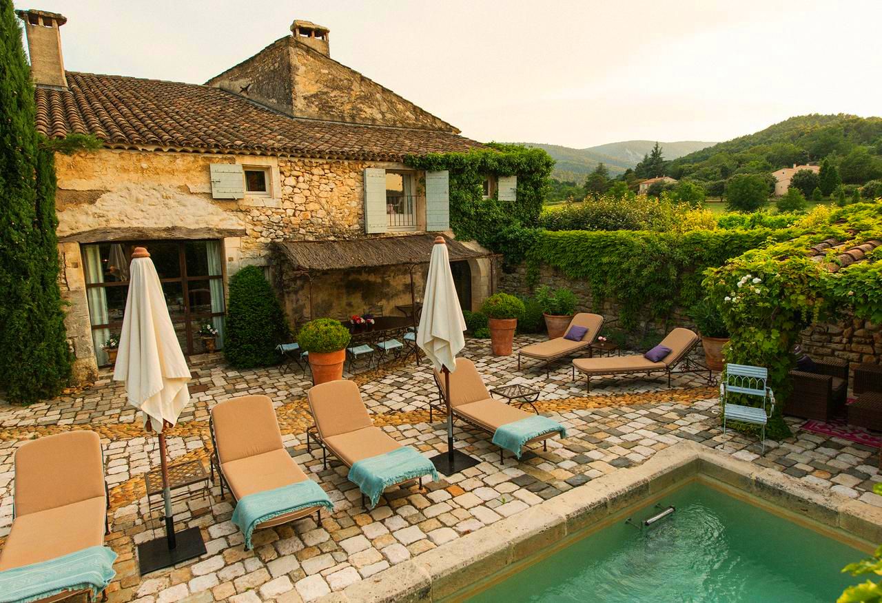 Provence Luberon luxury villa rentals with heated private pool and[....]