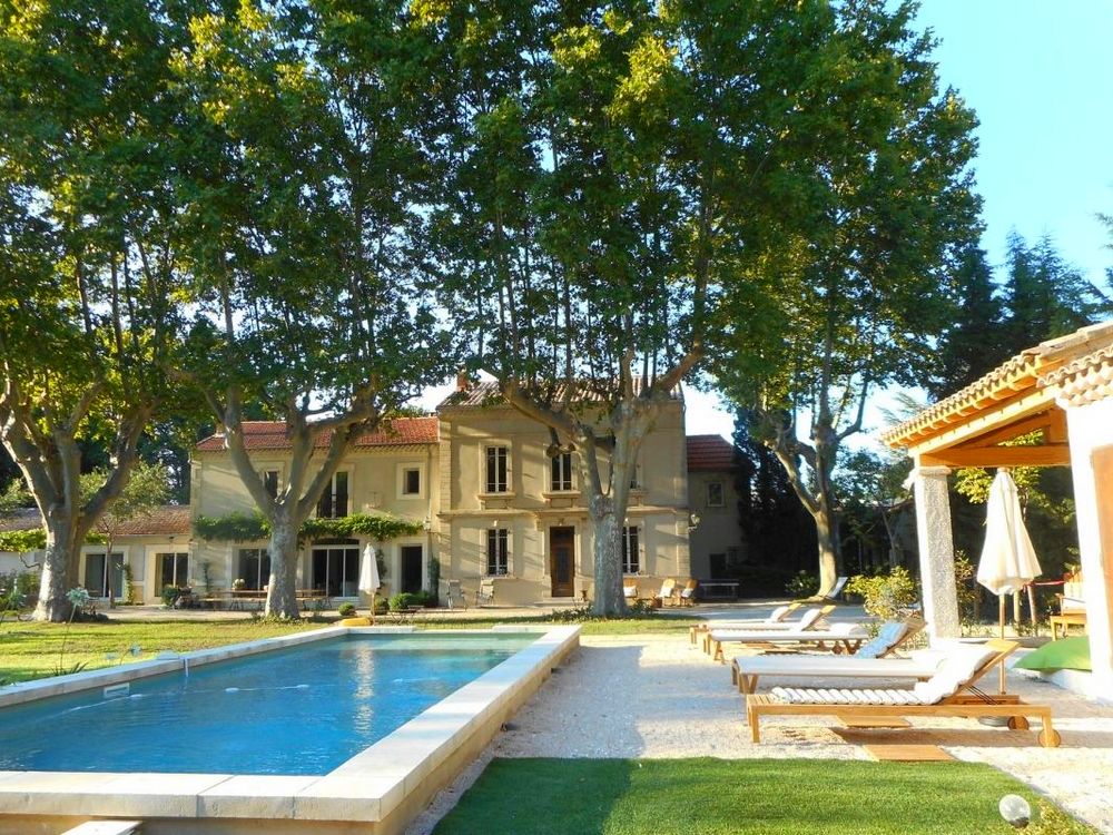 Provence luxury villa rentals Avignon with private pool