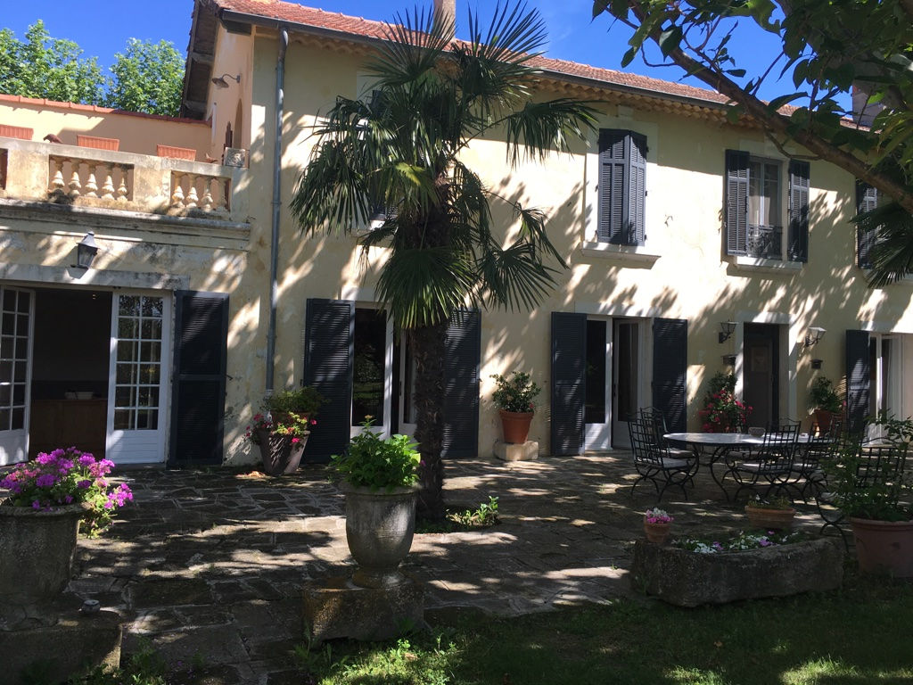 Provence luxury villa rentals Avignon with private pool