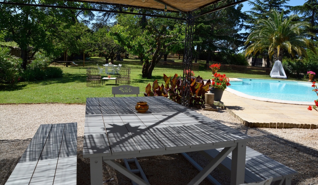 Languedoc villa holiday rentals Nîmes private pool