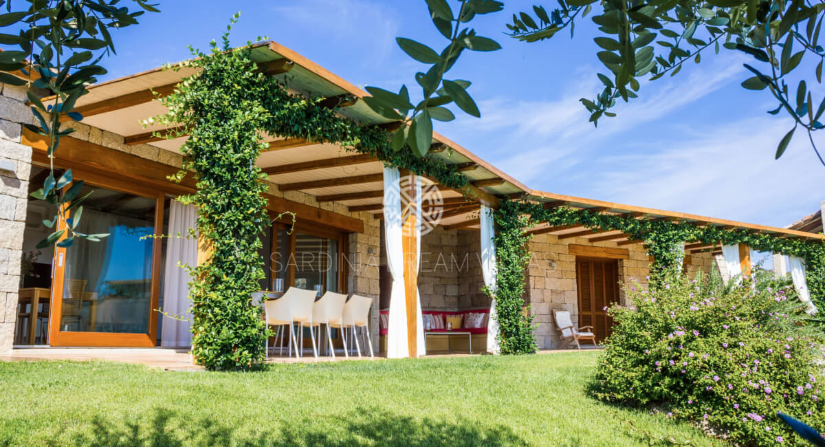 Sardinia Villa Vacation rental with private pool and Staff