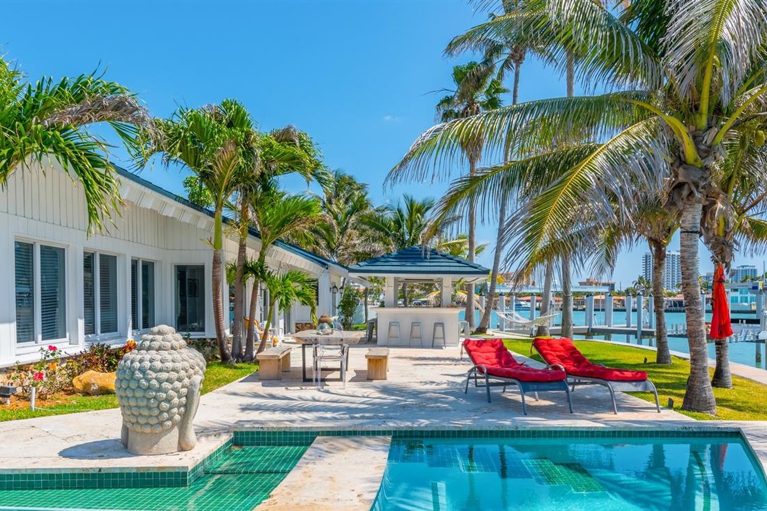 Miami Beach waterfront luxury villa vacation rental