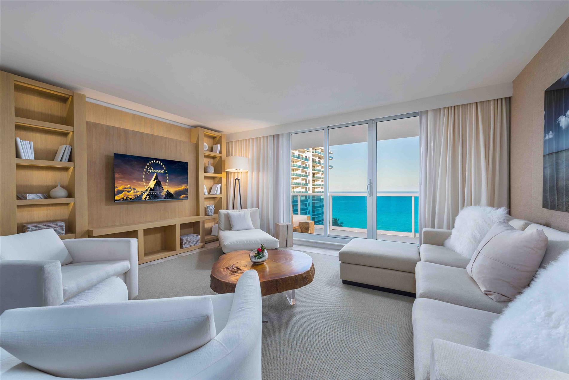 Miami Beach condo rentals with ocean view and close to the center