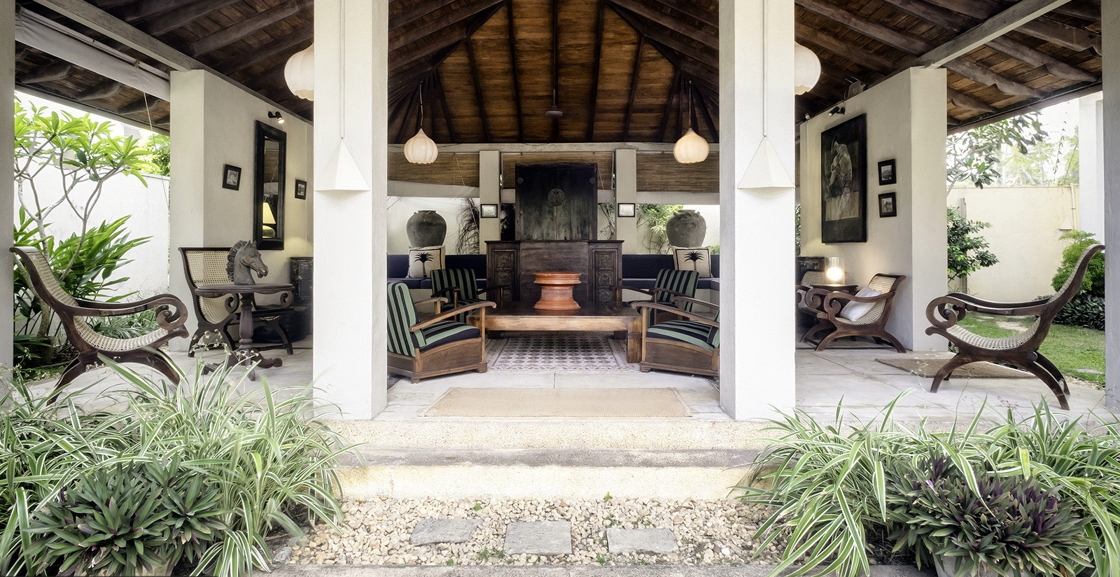 Sri Lanka Beachfront Villa rental in Galle with private pool and [....]